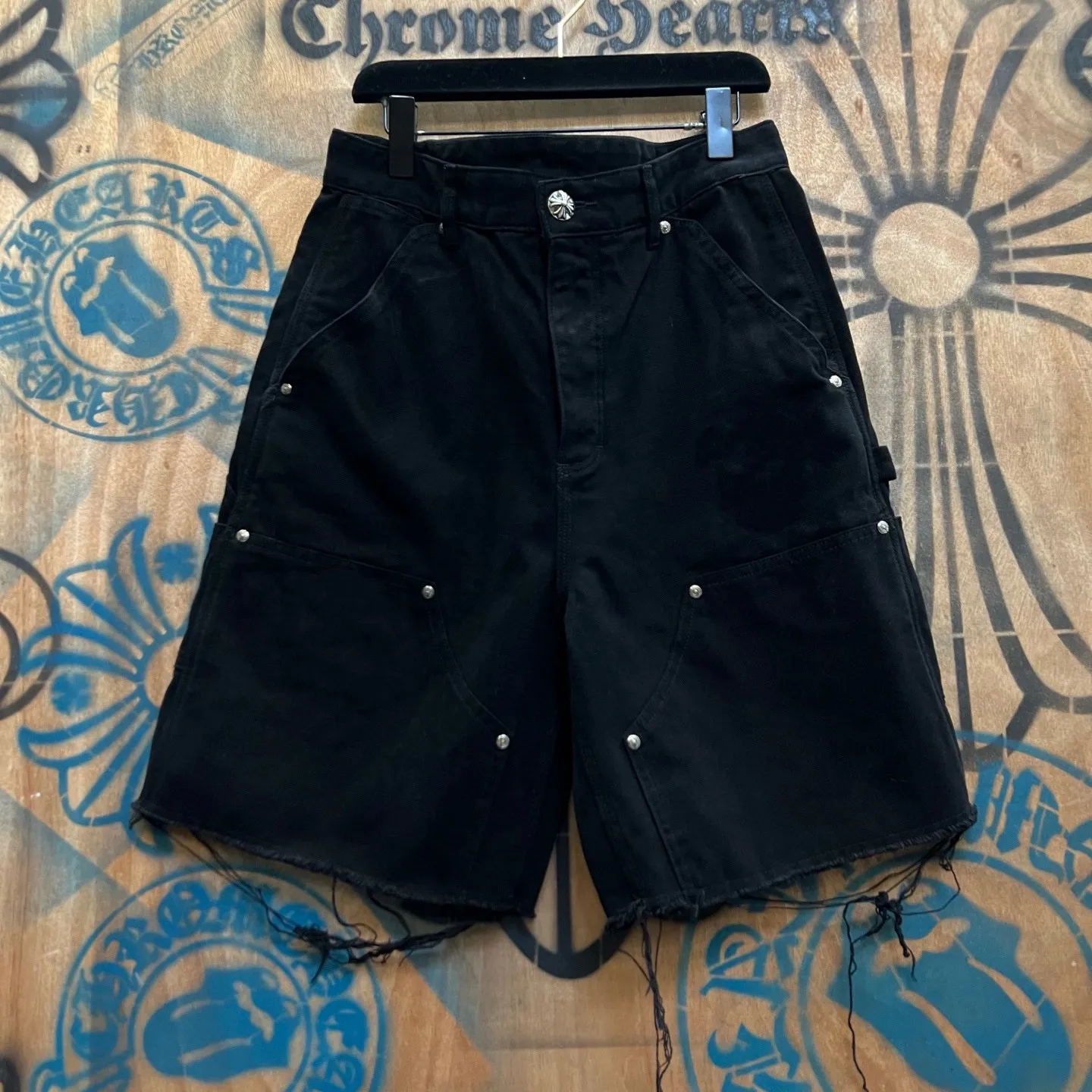 P510 chrome hearts limited series new city limited jeans Chrome Hearts city limited denim shorts vintage levis American made 501 505 517 base version remake Levis American made 501 base version imported sheepskin 925 silver remake Customers provide waist and pants length or height and weight The studio will select the most suitable base version for you to remake There are many people doing remakes in the market Don't belittle or comment The difference is visible to the naked eye See more and compare yourself #CHROME HEARTS Unisex style